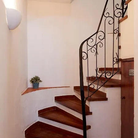 In - Old Town * Αλμπουφέιρα