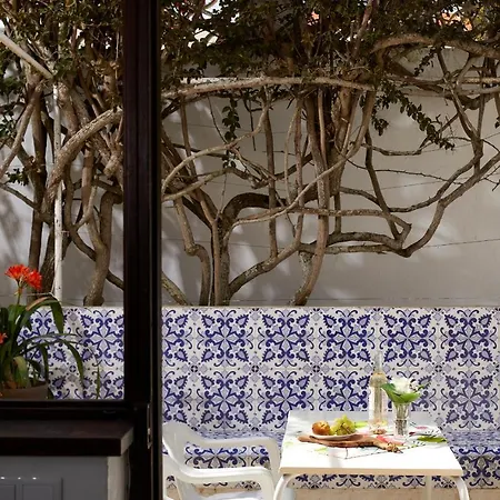 In - Old Town Αλμπουφέιρα