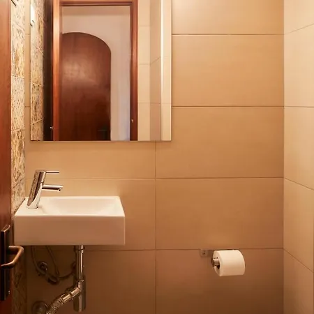 In - Old Town * Αλμπουφέιρα